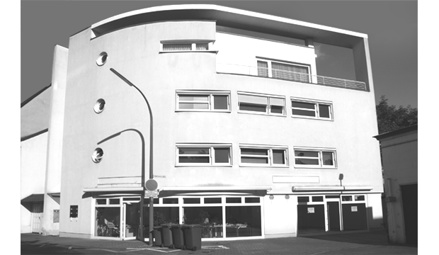 Geschäfts- und Bürohaus mit Penthouse-Wohnung Troisdorf